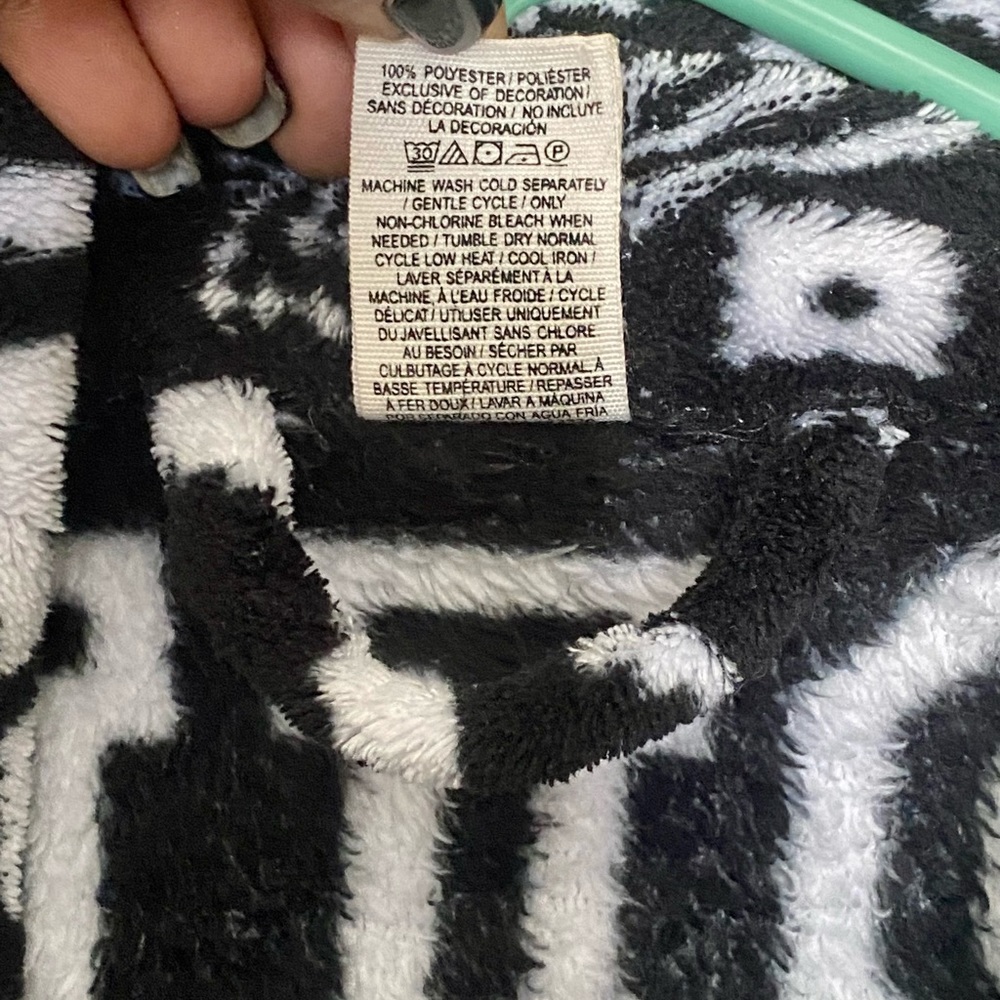 VS PINK Snowflake Robe M/L - Picture 9 of 9